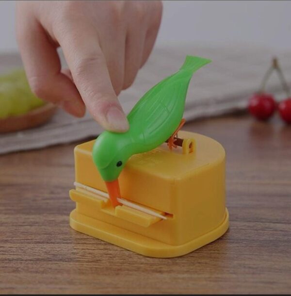 Plastic Portable Automatic Bird Toothpick - Image 8